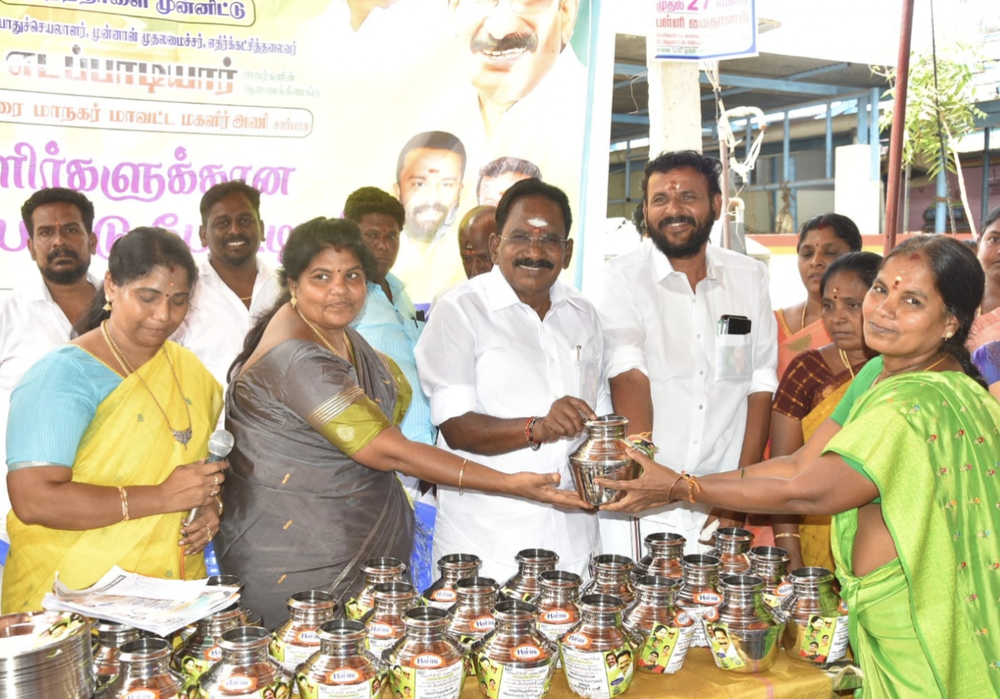 மதுரை விளாங்குடியில் அதிமுக மகளிரணி மாவட்ட துணைச் செயலாளர் நாகஜோதி சுப்புரத்தினம் தலைமையில் விளையாட்டு போட்டிகள்..!