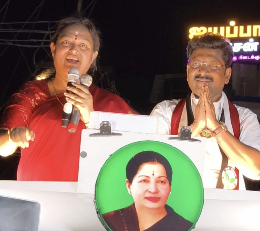 மதுரை வடக்கு தொகுதி அதிமுக வேட்பாளர் டாக்டர் சரவணனுக்கு ஆதரவாக வாக்கு சேகரிப்பில் ஈடுபட்ட அதிமுக கொள்கை பரப்பு இணைச் செயலாளர் விந்தியா