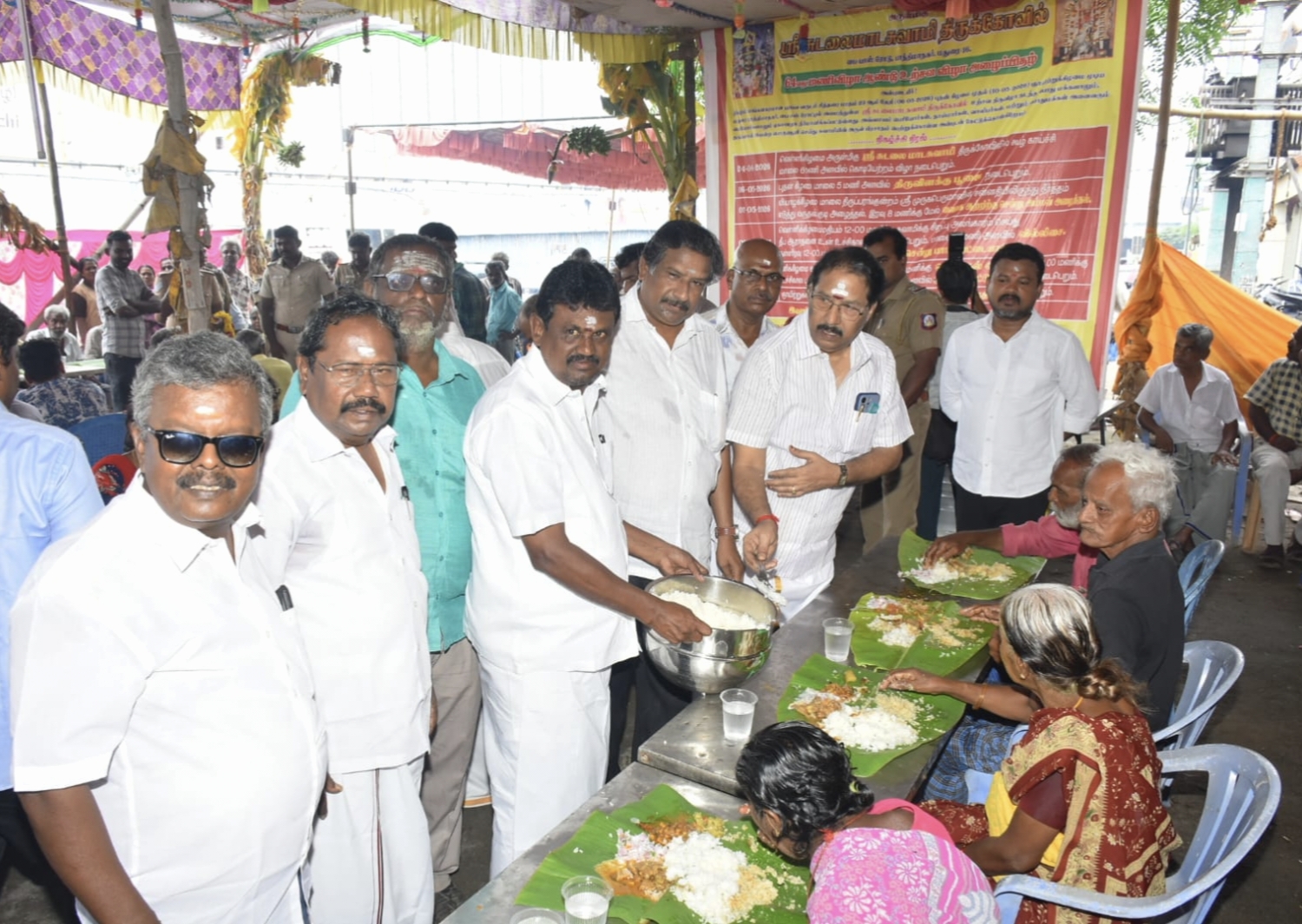 மதுரை பாத்திமா நகர் அருள்மிகு ஸ்ரீ சுடலைமாடசாமி திருக்கோவில் 64-ஆம் ஆண்டு உற்சவ விழாவை முன்னிட்டு மாபெரும் அன்னதானம்
