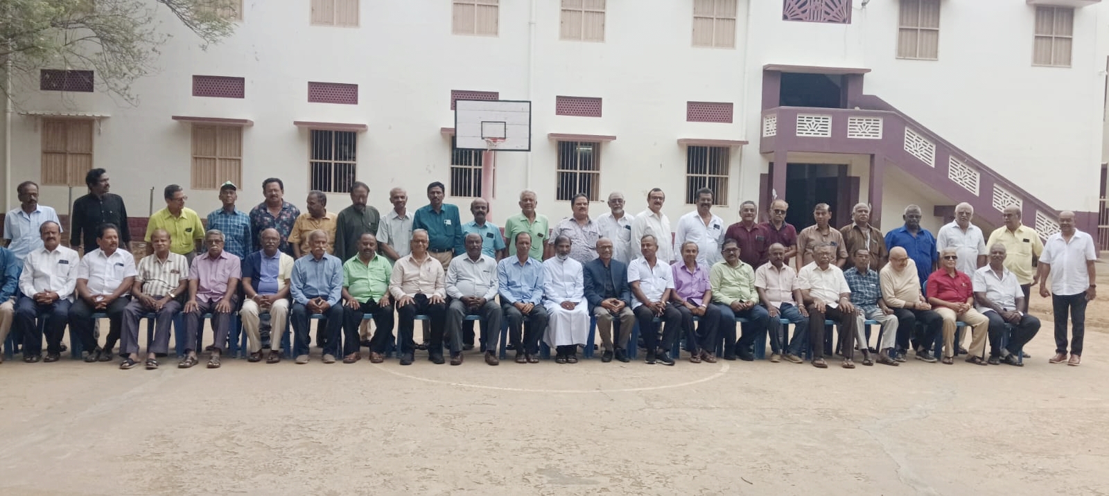 மதுரை செயின்ட் மேரீஸ் மேனிலைப்பள்ளியில் 50 ஆண்டுகளுக்கு முன்பு பயின்ற முன்னாள் மாணவர்கள் சந்திப்பு..!